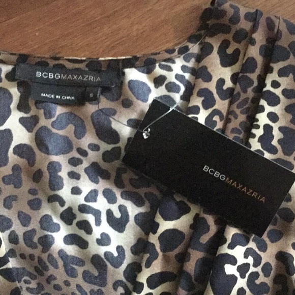 BCBG V-NECK LEOPARD PRINT DRESS WITH REVERSE TIE - Picture 4 of 8